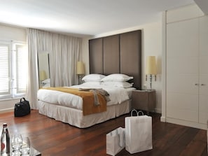 In-room safe, individually decorated, individually furnished, desk