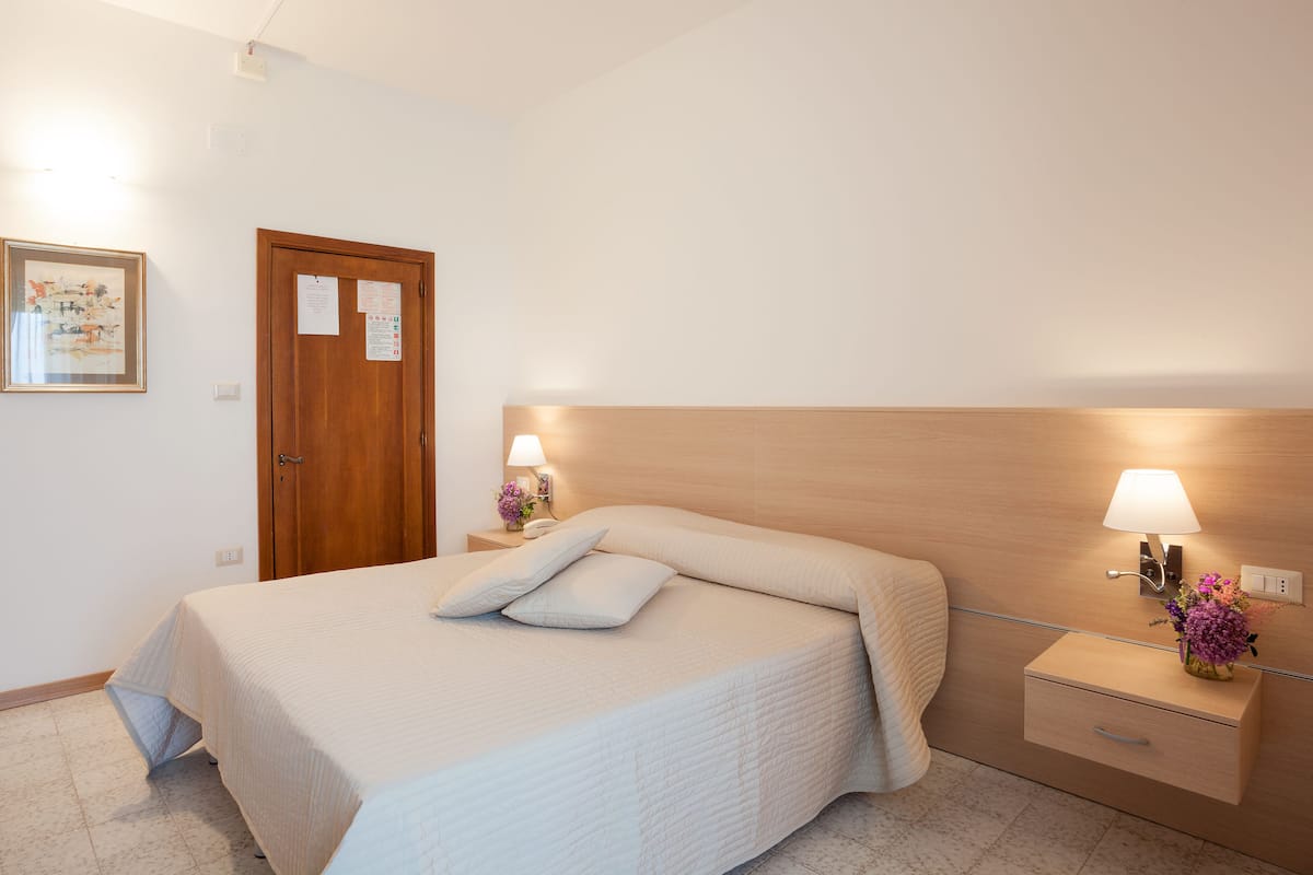 Chambre Classique Double ou avec lits jumeaux