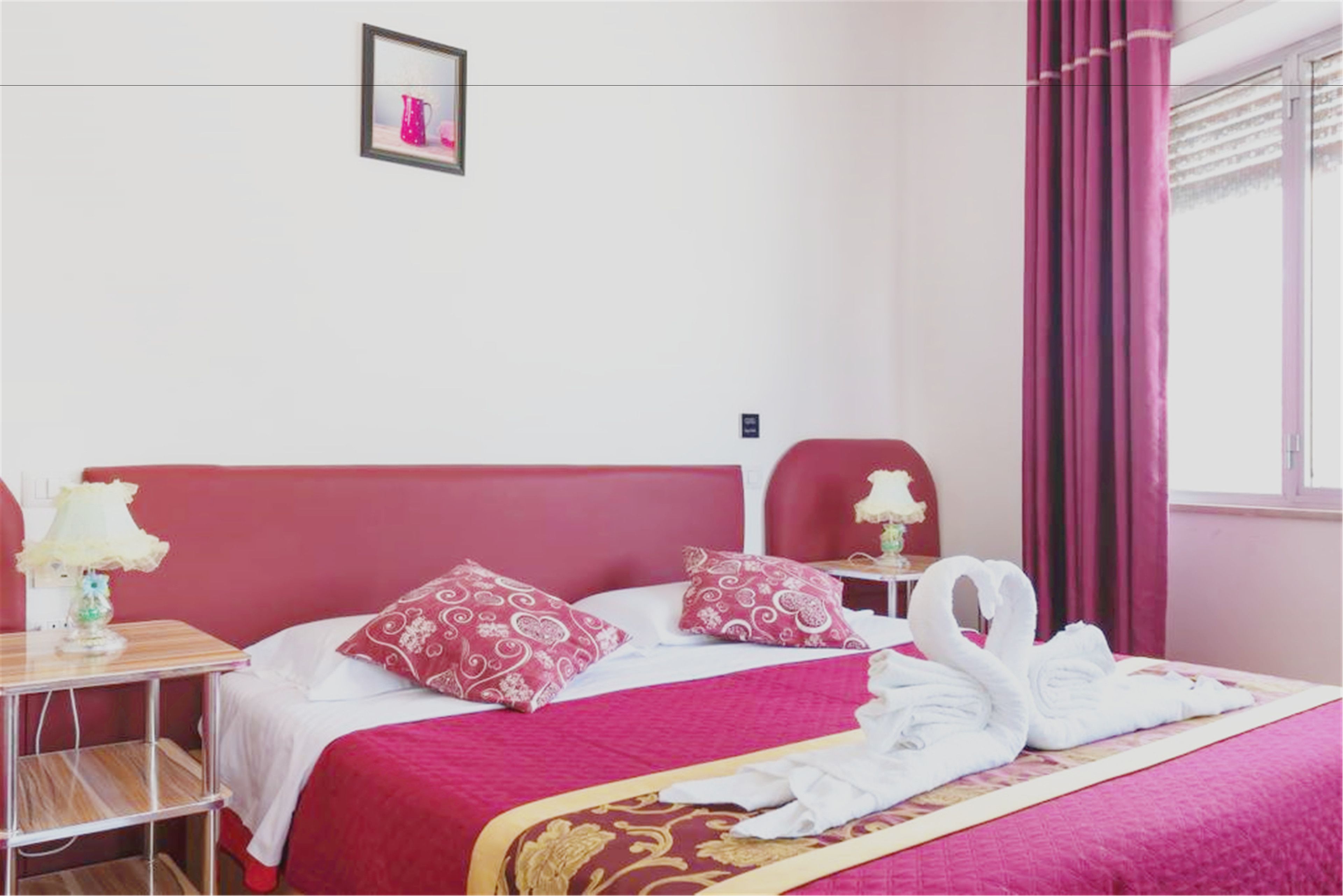 Familienzimmer, 1 Schlafzimmer, mit Bad | 11 Schlafzimmer, Betten mit Memory-Foam-Matratzen, Schreibtisch