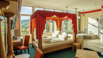 Serveert ontbijt, lunch, diner, internationale gerechten