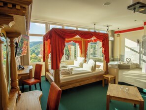 Breakfast, lunch, dinner served; international cuisine - Hasseröder Burghotel (Wernigerode)