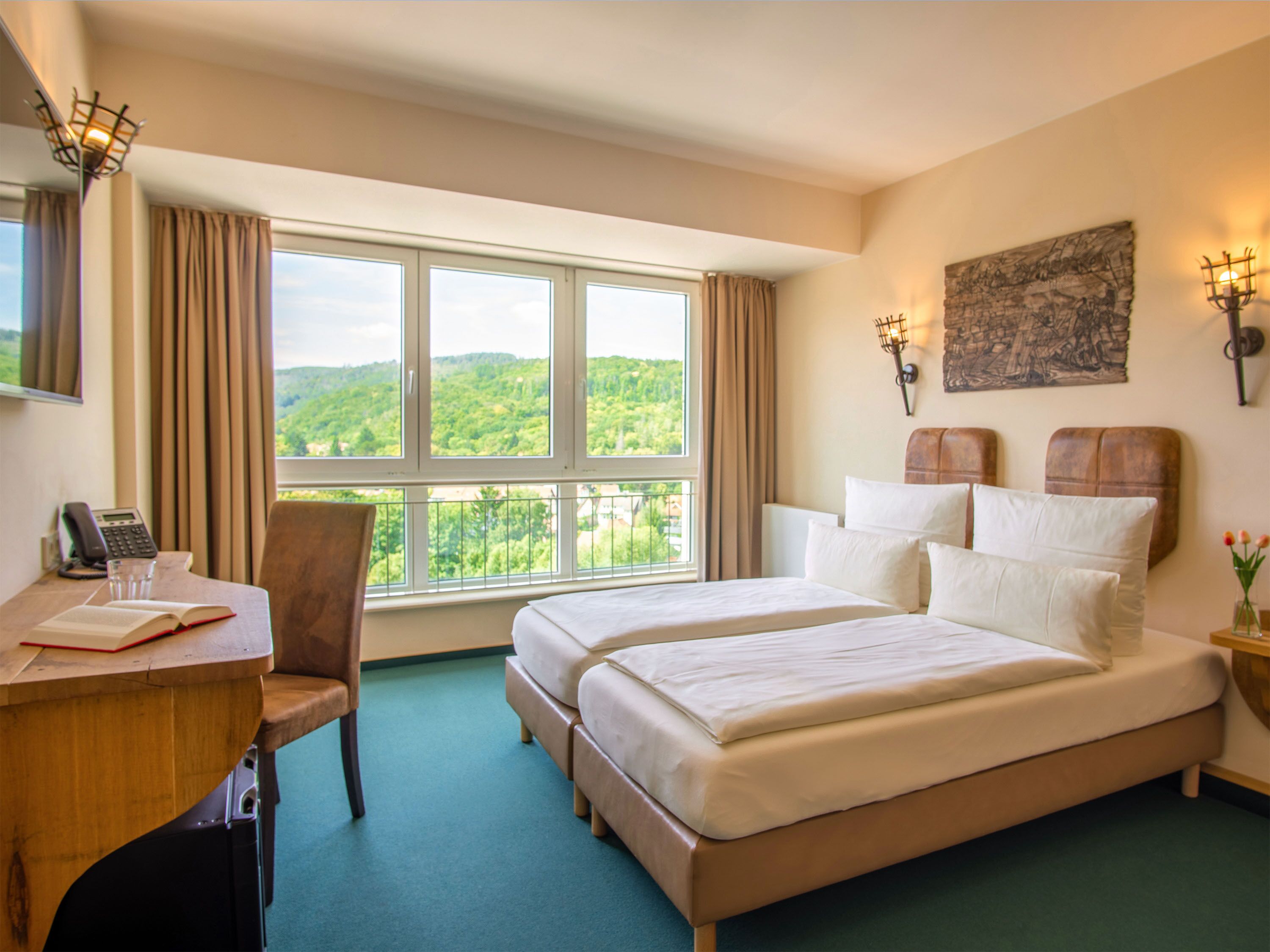 Ropa de cama hipoalergénica y minibar con artículos gratuitos