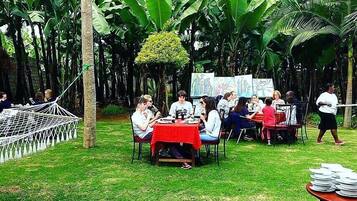 Breakfast, lunch, dinner served; local and international cuisine