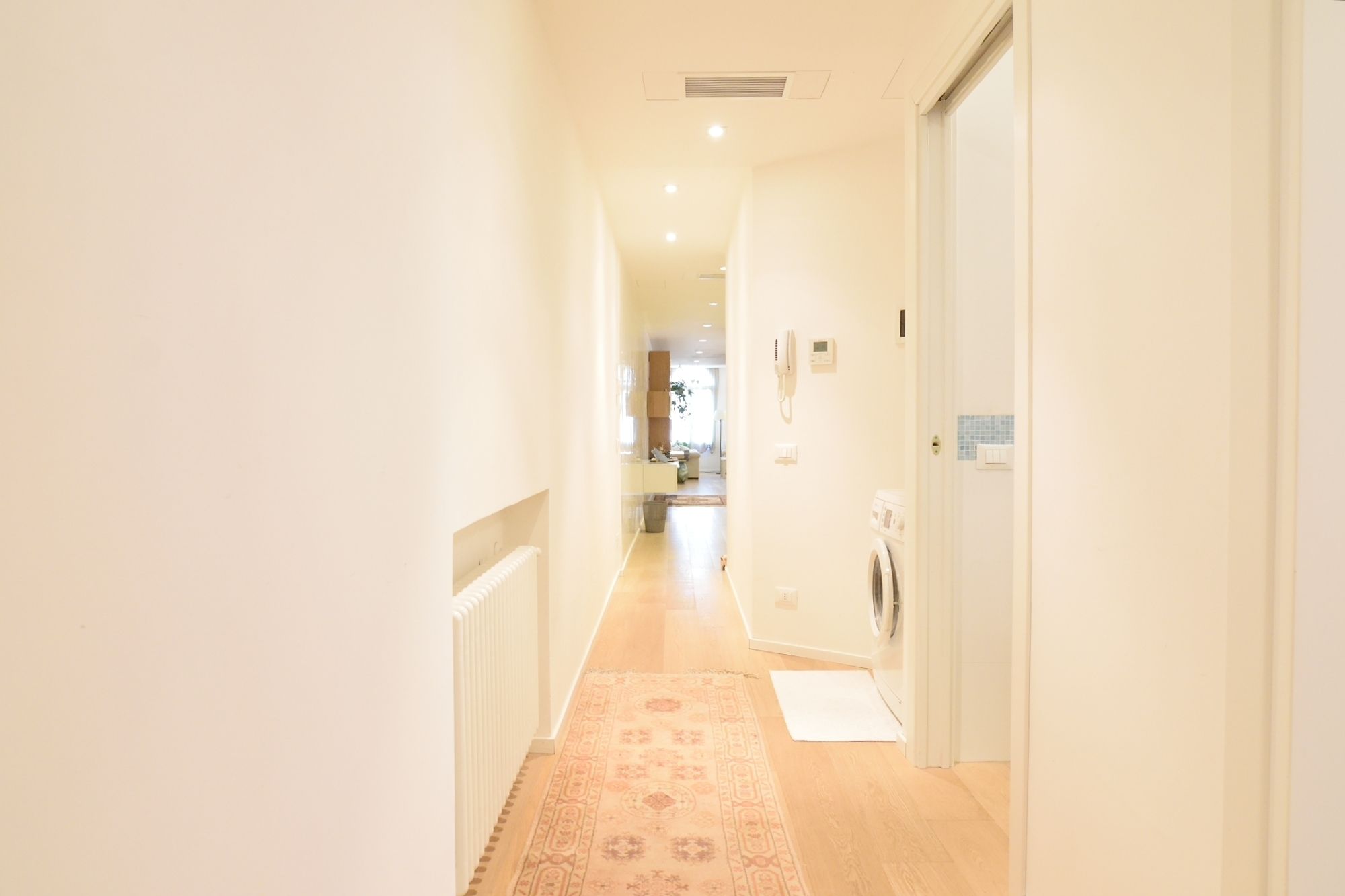 Apartamento, 3 habitaciones | Sala de estar | Una televisión de pantalla plana