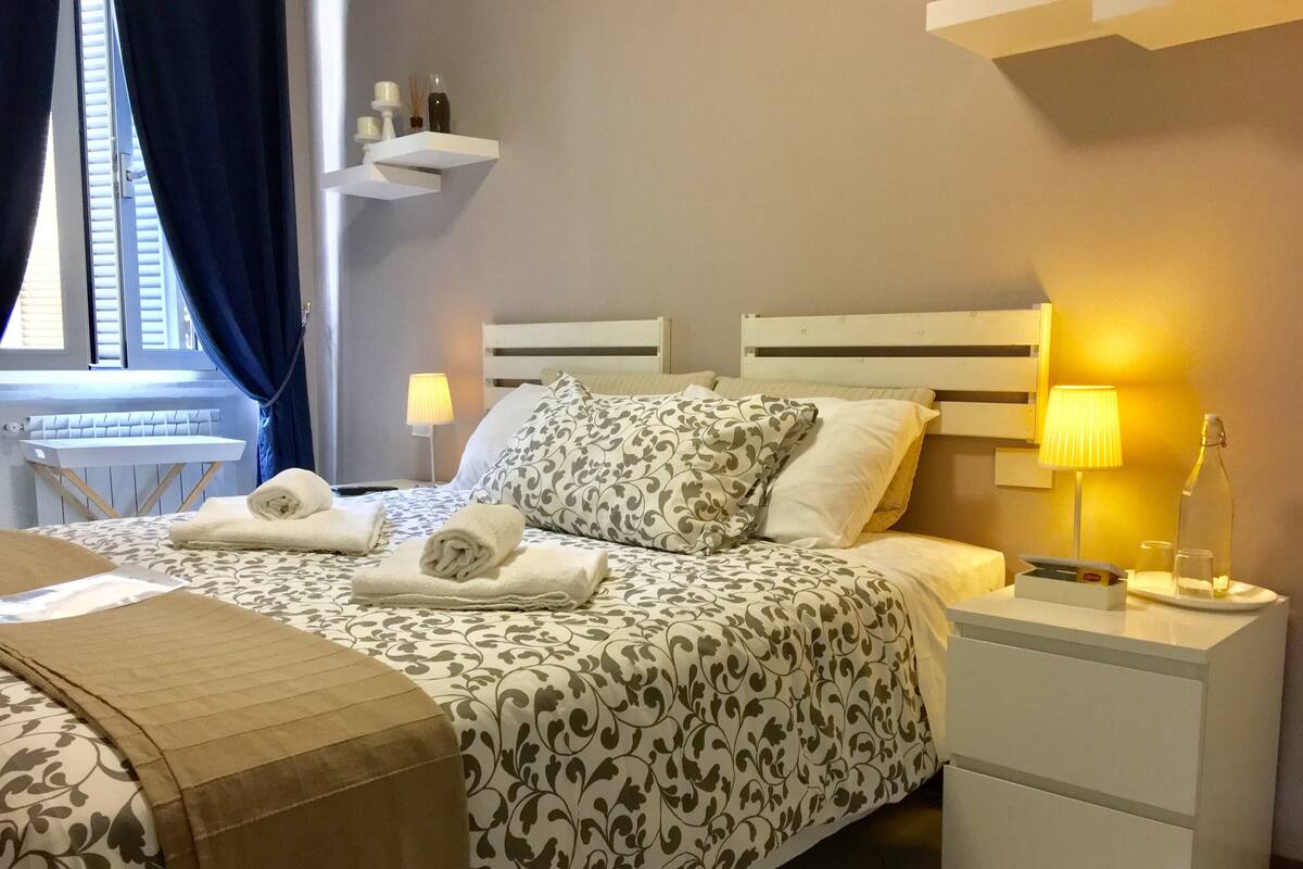 Habitación doble clásica, baño compartido | Minibar, decoración personalizada, muebles diferentes y wifi gratis