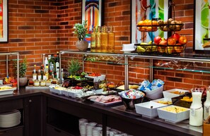 Dagelijks ontbijtbuffet (EUR 15.85 per persoon)