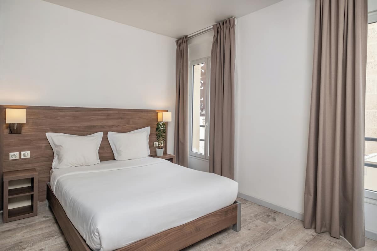 Desk, free WiFi, bed sheets