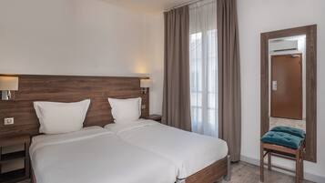 Quarto triplo | Escrivaninha, Wi-Fi de cortesia, roupa de cama