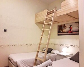 Chambre Triple | Coffres-forts dans les chambres, rideaux occultants