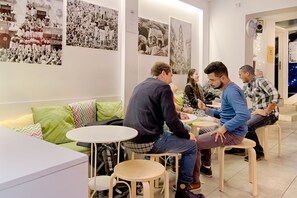 Coin salon dans le hall