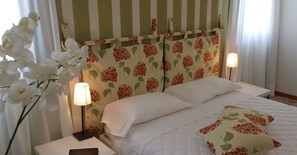 Desk, free WiFi, bed sheets - Casa delle Ortensie (Venice)