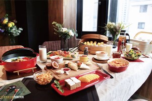 Daily self-serve breakfast (TWD 500 per person)