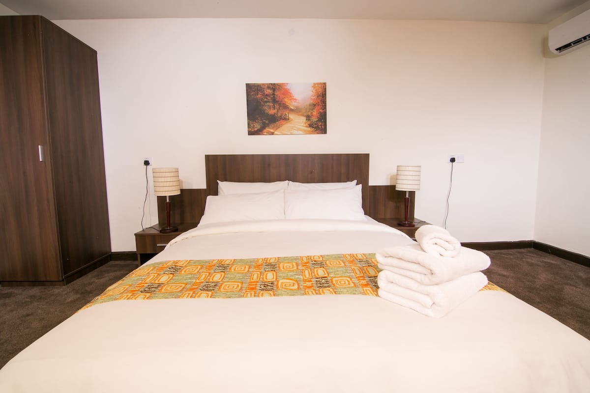 Chambre Premium | Literie de qualité supérieure, bureau, lits pliants/supplémentaires