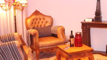 豪華套房 | 起居區 | 平面電視