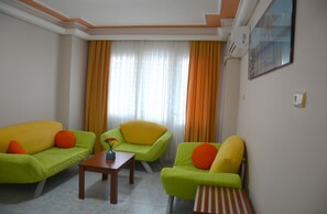 Junior Suite | Living area | LCD TV - Eylul Hotel (Erdemli)