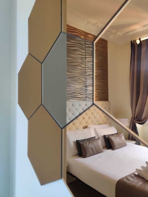 Habitación Deluxe doble | Ropa de cama de alta calidad y minibar con artículos gratuitos