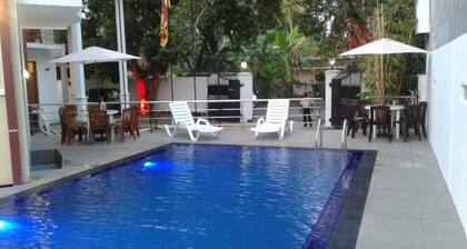 Mahakumara White House Hotel