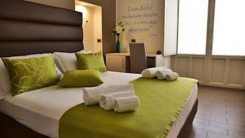 Camera doppia piccolo balcone con affaccio su cortile interno | Premium bedding, down comforters, minibar, desk