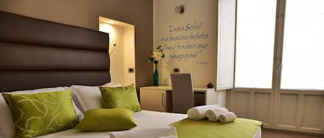 Literie de qualité supérieure, couette en duvet d'oie, minibar, bureau