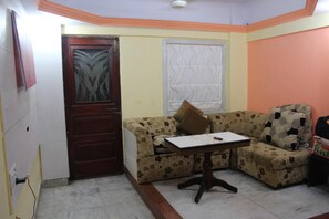 Flat-screen TV - Star Suites Hotel (Mumbai)