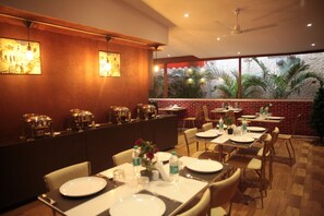 Restaurant - Tim Grand Hotel (Mumbai)