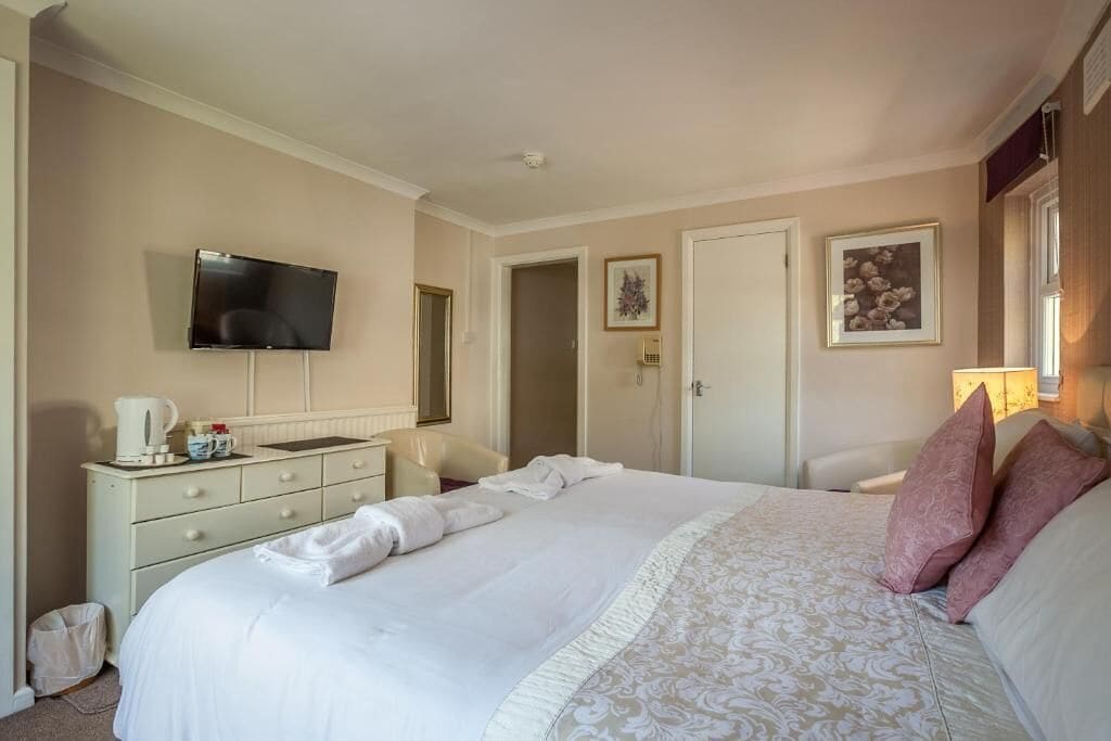 Bügeleisen/Bügelbrett, kostenloses WLAN, Bettwäsche