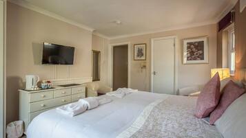 Iron/ironing board, free WiFi, bed sheets