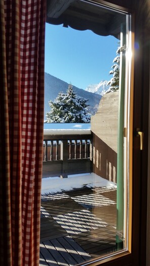 Suite Familiale, 1 très grand lit et 1 canapé-lit, non-fumeur, vue montagne | Terrasse/Patio