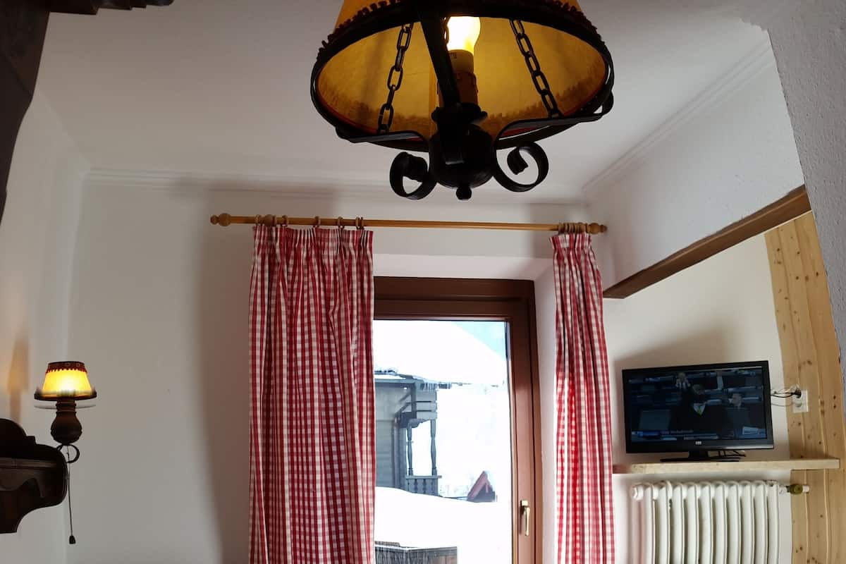 Single Room | Living area