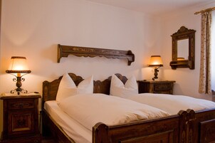 Escritorio, cunas, cuna de viaje y camas plegables/adicionales