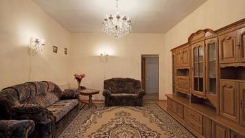Luxury Quadruple Room, Terrace | Living area