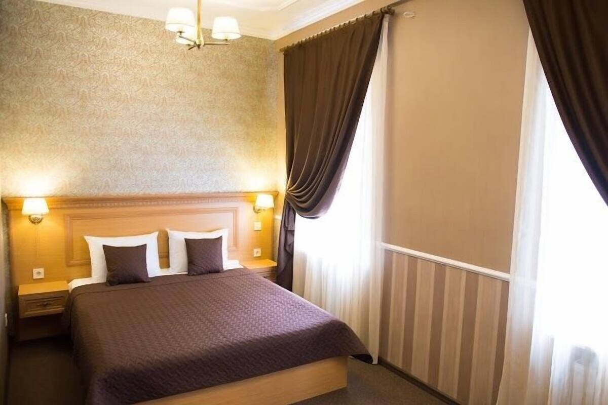 Deluxe Double Room, Ground Floor | 1 bedroom, minibar, desk, WiFi (free)