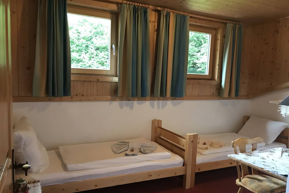 Classic Room, 2 Twin Beds | Premium bedding, desk, WiFi (free)