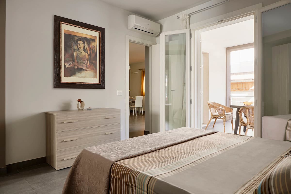 2 bedrooms, in-room safe, cribs/infant beds, free WiFi