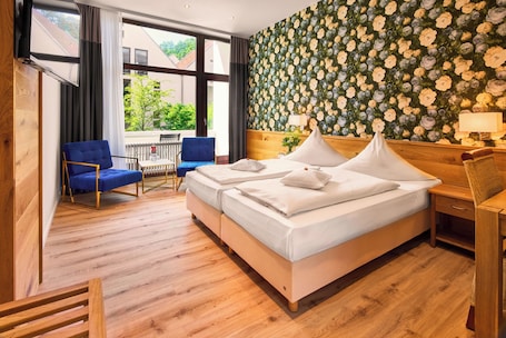 Double Room | In-room safe, desk, free WiFi, bed sheets