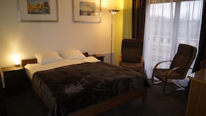 Deluxe Double Room | Desk, iron/ironing board, free cots/infant beds, free WiFi