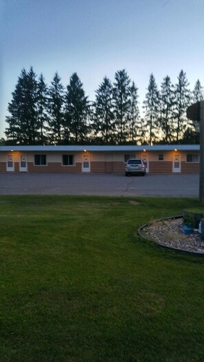 تجهيزات دش، مستلزمات مجانية للعناية الشخصية، مناشف