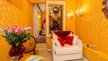 Superior Single Room, 1 Large Twin Bed | Living area | Flat-screen TV