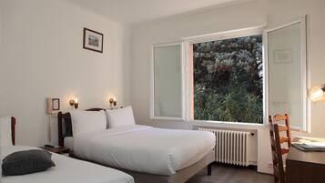 Habitación cuádruple superior | Escritorio, insonorización, cunas gratuitas y wifi gratis