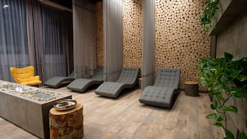 Sauna, hot tub, steam room, Turkish bath/hammam, body treatments
