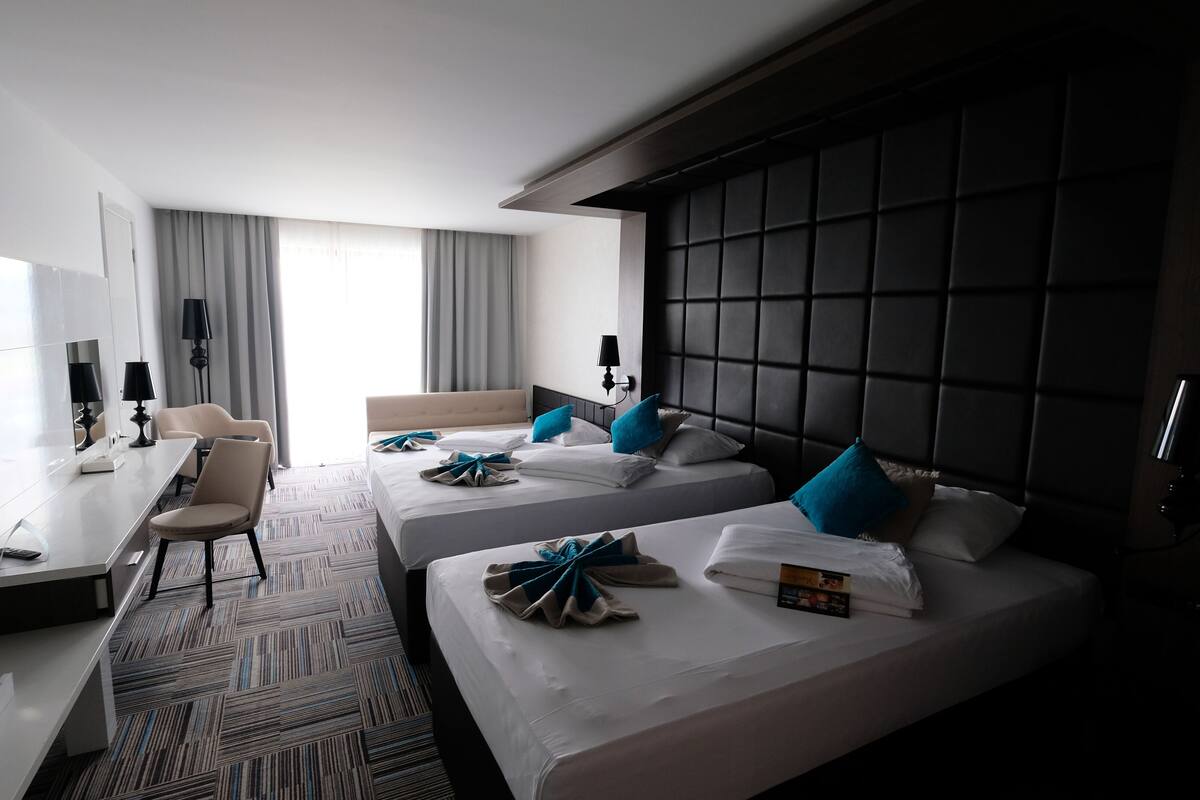 1 bedroom, premium bedding, minibar, in-room safe