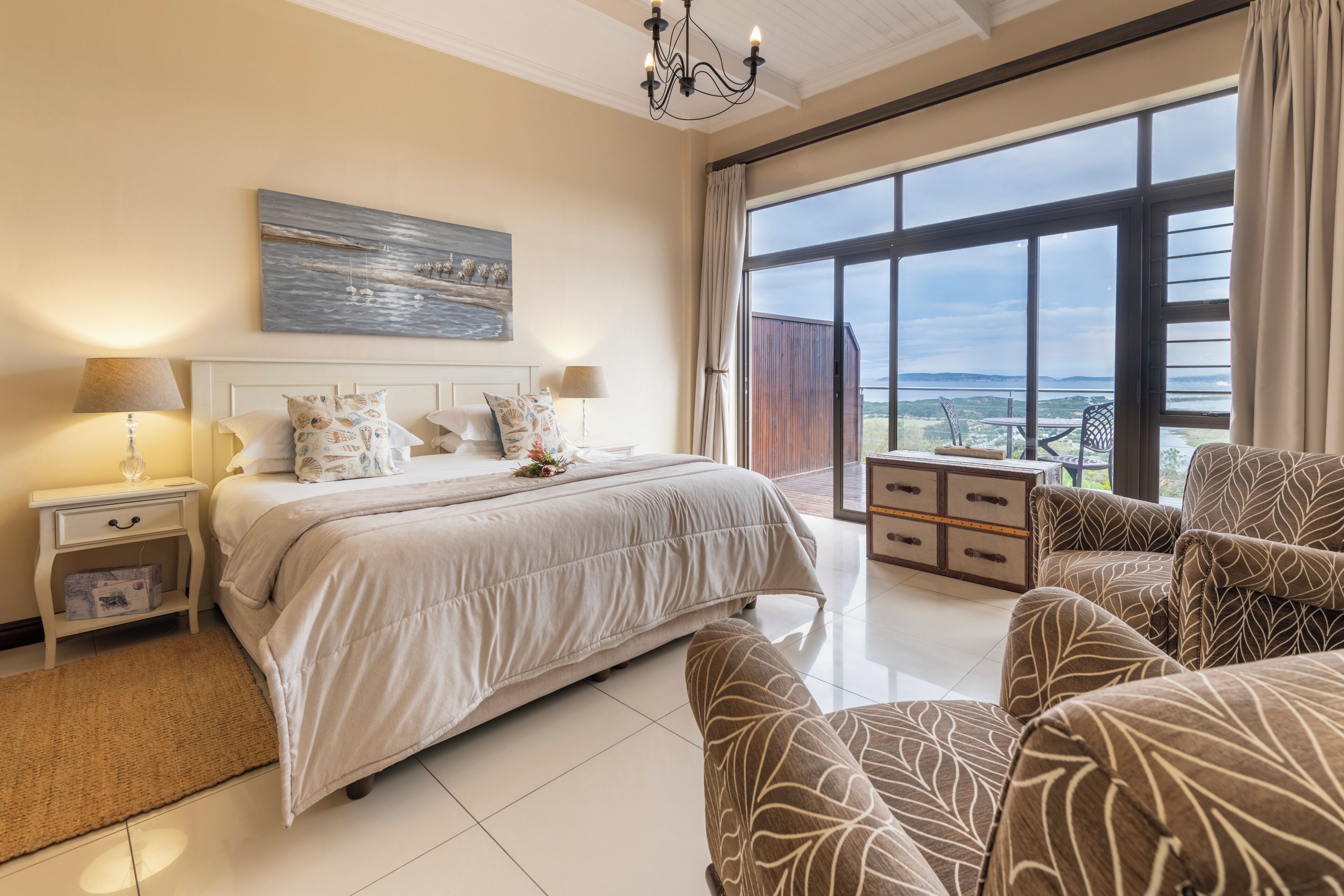 Keursee 2 | Premium bedding, memory foam beds, individually furnished