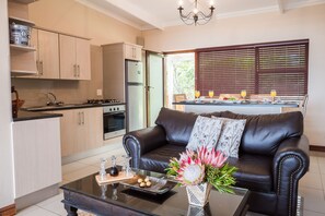 Keursee 2 | Private kitchen | Full-sized fridge, microwave, stovetop, coffee/tea maker - Alkantmooi Private Nature Reserve Keursee Units (Plettenberg Bay)