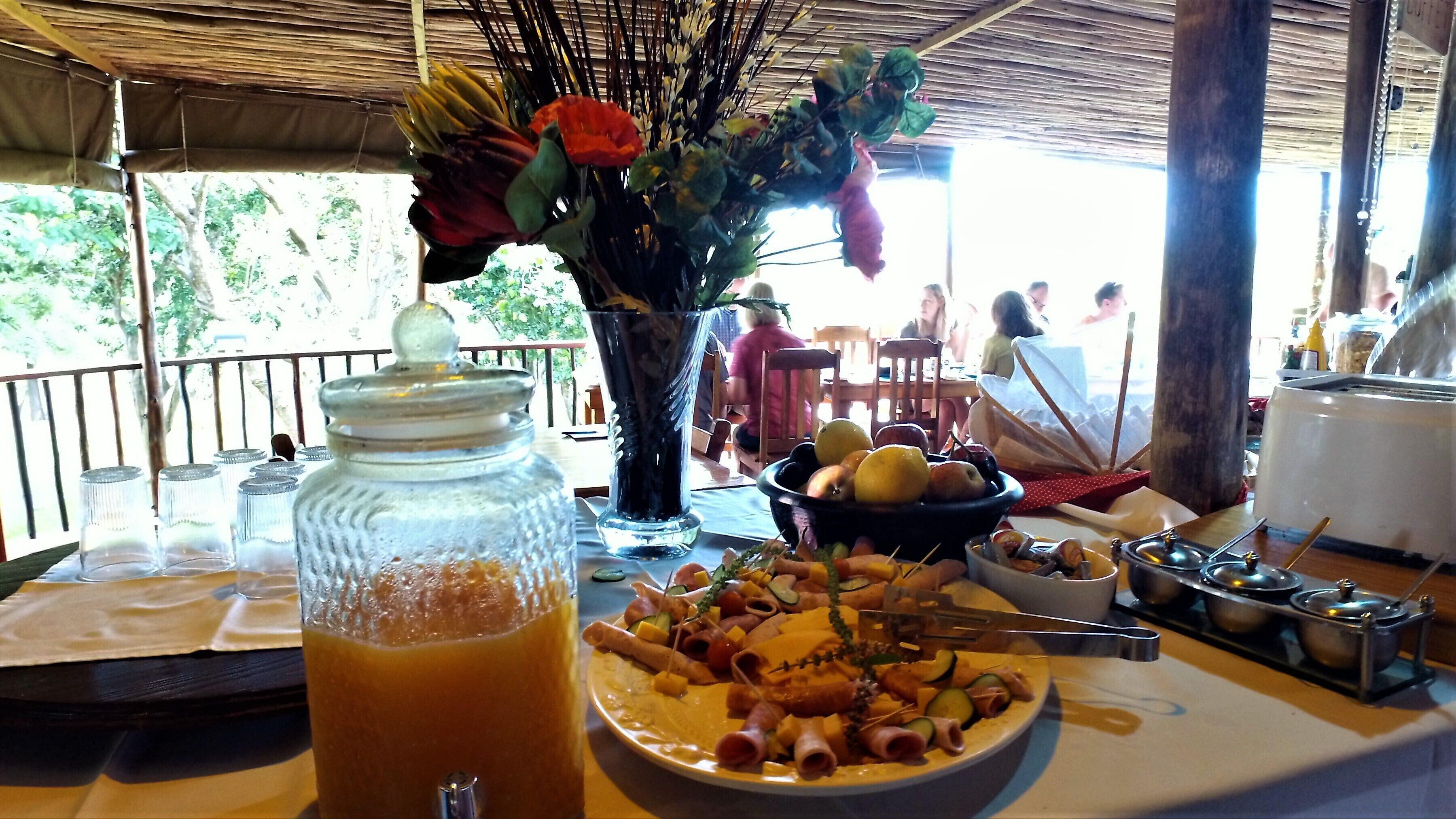 Daily buffet breakfast (ZAR 135 per person)