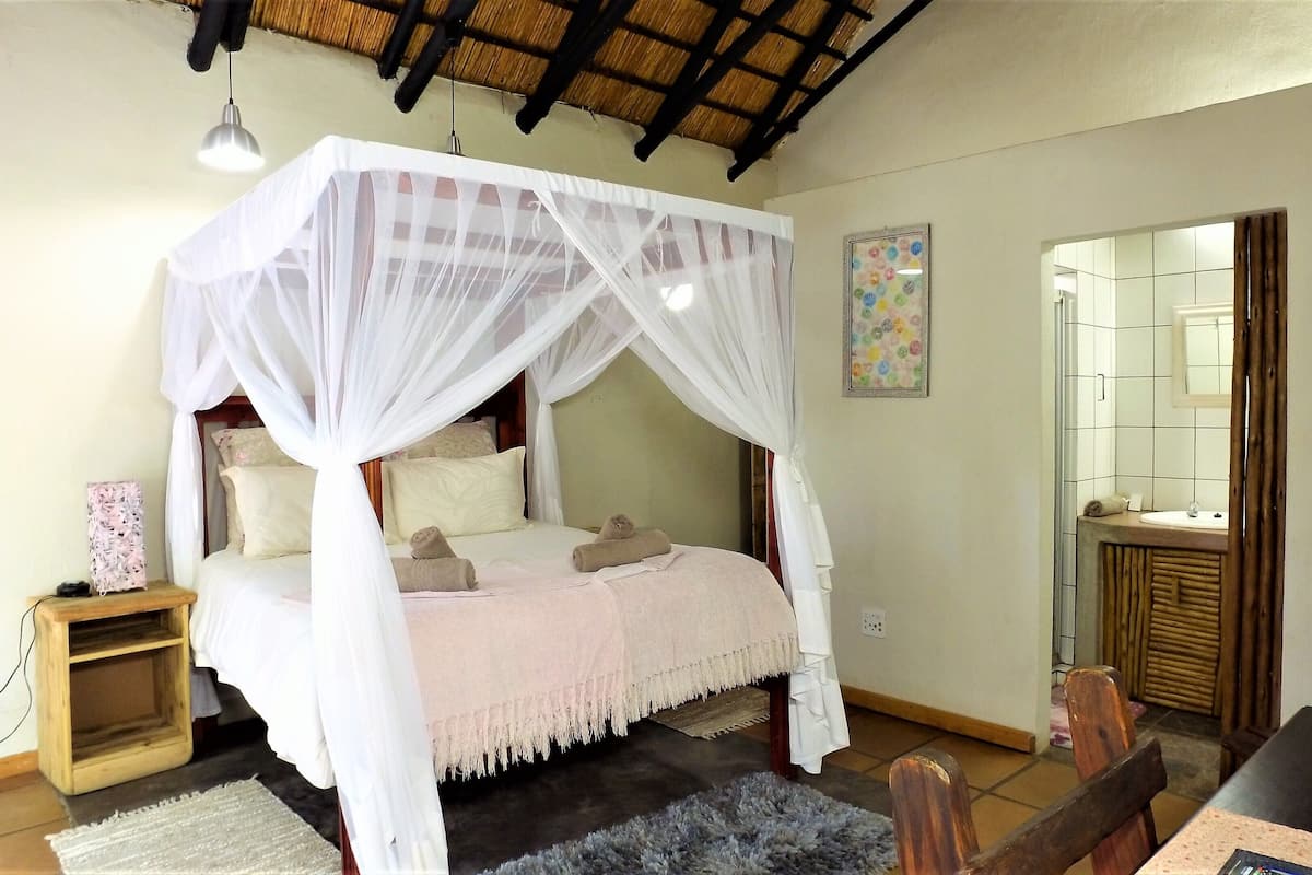 Standard Room: King