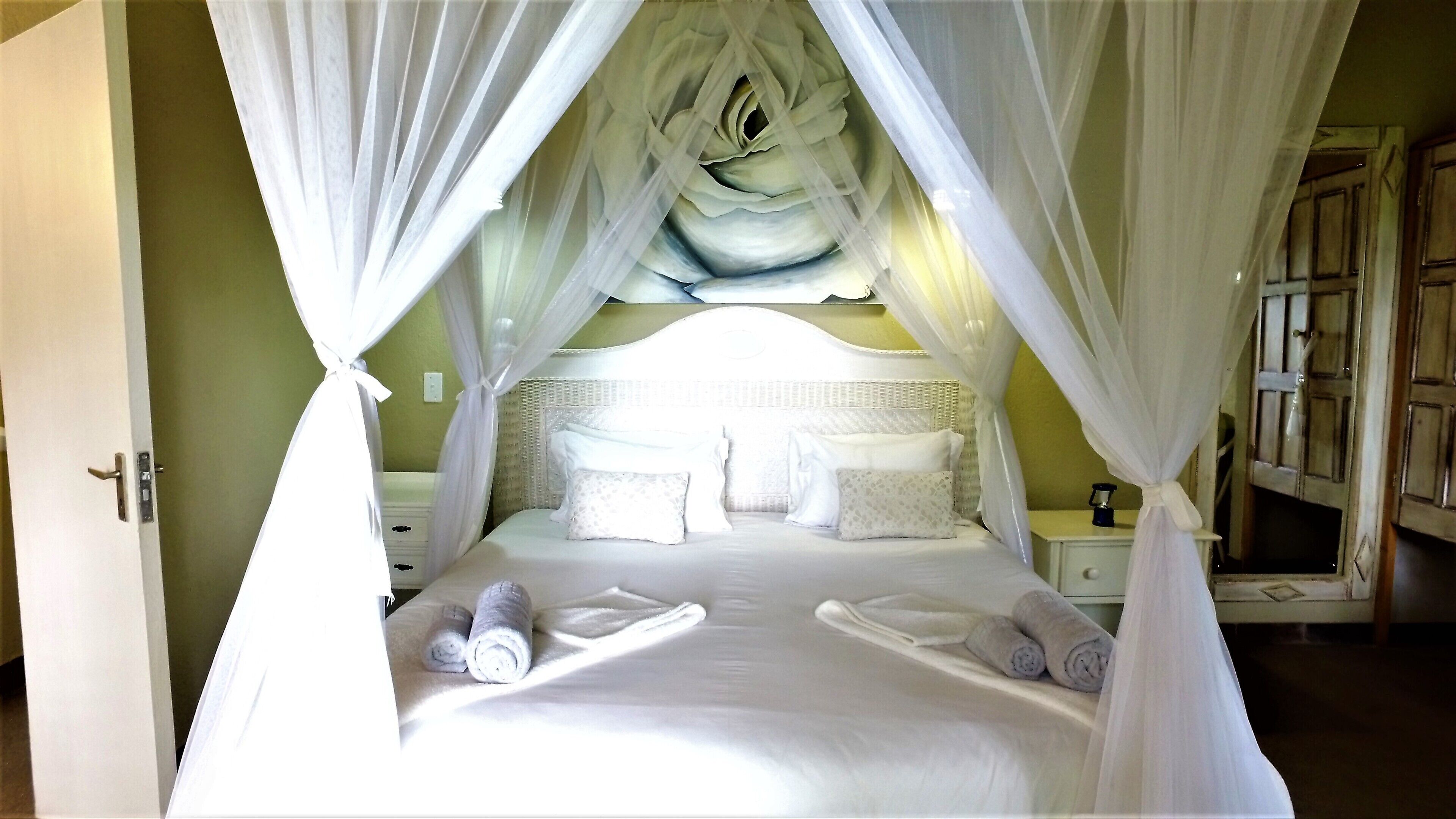 Luxury Room, 1 King Bed, Mountain View, Ground Floor (A No.5) | In-room safe, individually decorated, individually furnished, desk