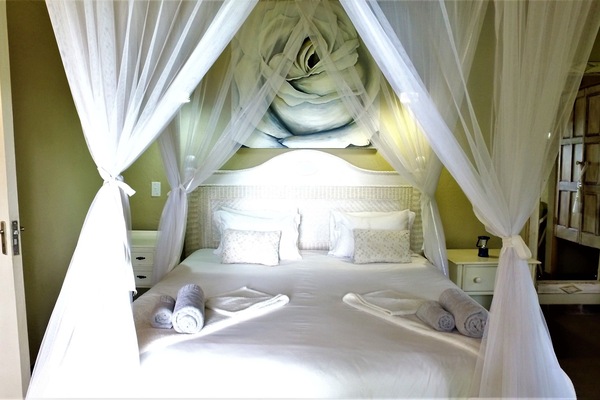 Luxury Room, 1 King Bed, Mountain View, Ground Floor (A No.5) | In-room safe, individually decorated, individually furnished, desk