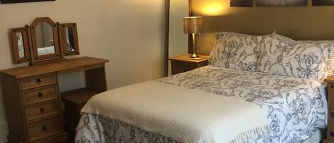 Family Room, Ensuite | Iron/ironing board, free WiFi, bed sheets