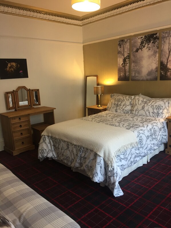 Chambre Familiale, salle de bains attenante