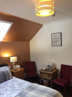 Chambre Double, salle de bains attenante
